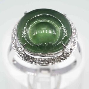Elegant Green and Silver Women's Ring